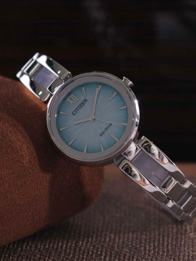 Elegant office watch for women