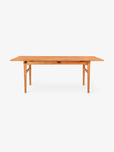 The CH327 dining table